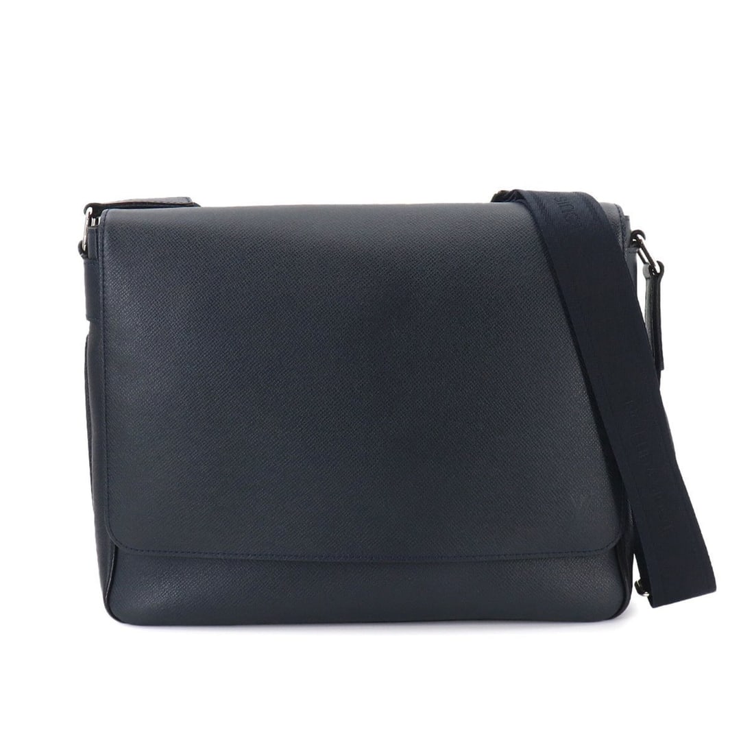 Louis Vuitton Taiga Roman MM Shoulder Handbag, Leather, Navy, Silver Hardware: --- Catalog ---Category: SizeSize (HxWxD): 27cm x 32cm x 9.5cm / 10.62'' x 12.59'' x 3.74''Category: DesignType: Handbag, Shoulder bagColor: NavyGender: WomenMaterial: Taiga leather Category: GeneralB