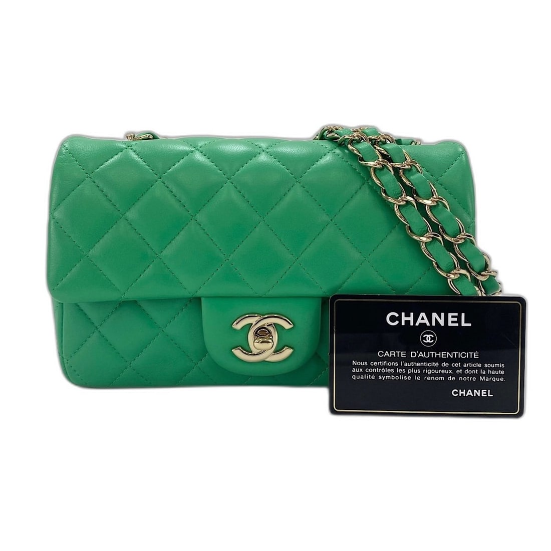 CHANEL Mini Matelassé Shoulder Bag, Green: --- Catalog ---Category: SizeSize (HxWxD): 11cm x 20cm x 6cm / 4.33'' x 7.87'' x 2.36''Strap Length: 110cm / 43.3''Category: DesignType: Shoulder bagColor: GreenCategory: GeneralBrand: Chanel--- Item 