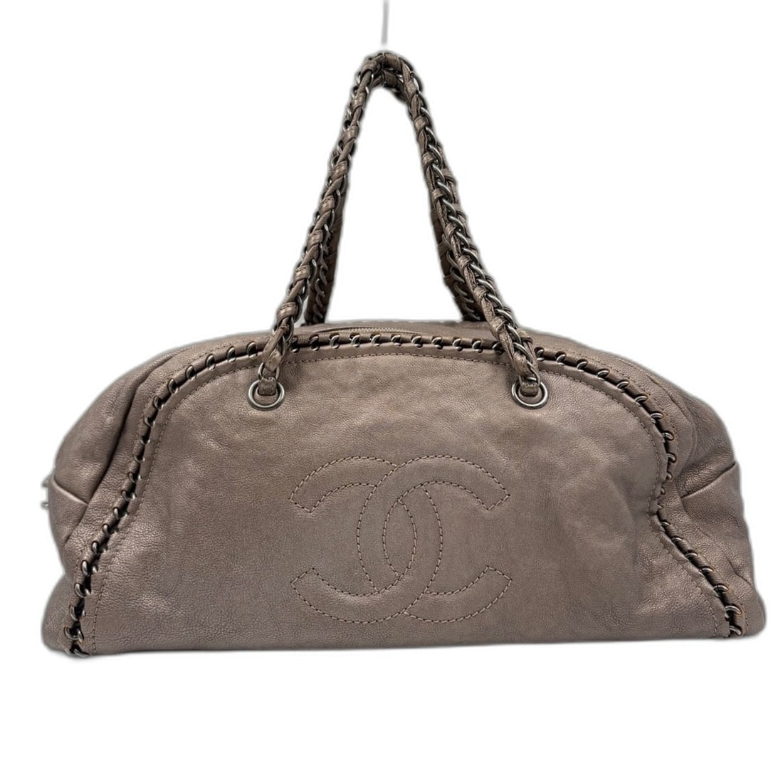 CHANEL Luxury Line Boston Bag, Gray: --- Catalog ---Category: SizeHandle Drop: 19.00cm / 7.48''Size (HxWxD): 21cm x 43cm x 23cm / 8.26'' x 16.92'' x 9.05''Category: DesignType: Boston bagColor: GrayGender: WomenCategory: GeneralBrand: Ch
