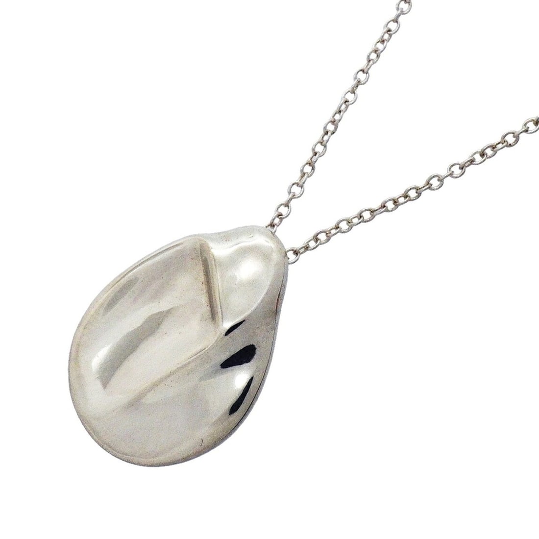Tiffany & Co. Madonna Necklace, Sterling Silver 925, Women's, P3362966: --- Catalog ---Category: SizePendant Size: 20.2mm x 14.9mm / 0.79'' x 0.58''Neck Circumference: 41.5 cm / 16.33''Category: DesignGender: WomenMaterial: Silver 925Necklace Type: NecklaceCategory: Gener