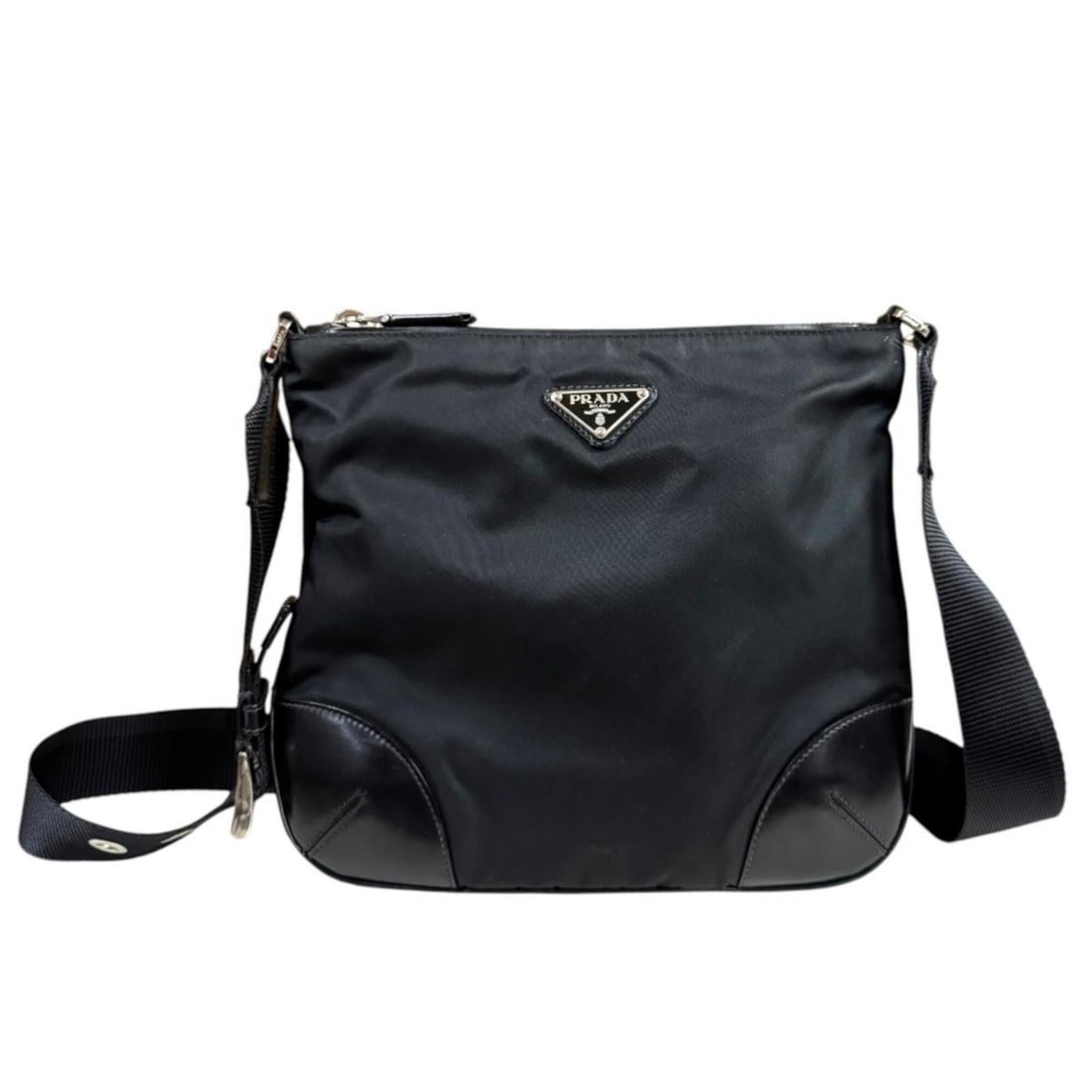 Prada Shoulder Bag, Nylon, Black, Men's & Women's, PRADA: --- Catalog ---Category: SizeSize (HxWxD): 22cm x 25cm x 2cm / 8.66'' x 9.84'' x 0.78''Category: DesignType: Shoulder bagColor: BlackGender: Men,WomenMaterial: Nylon Category: GeneralBrand: PradaCount