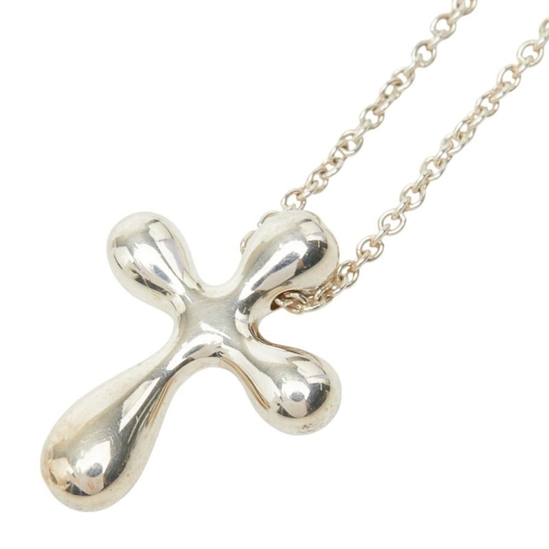Tiffany & Co. Elsa Peretti Small Cross Chain Pendant Necklace, SV925 Silver, Women's.: --- Catalog ---Category: SizePendant Size: 16mm x 12.2mm / 0.62'' x 0.48''Neck Circumference: 41 cm / 16.14''Category: DesignGender: WomenMaterial: Silver 925Pendant Type: PendantNecklace Type: Neckla