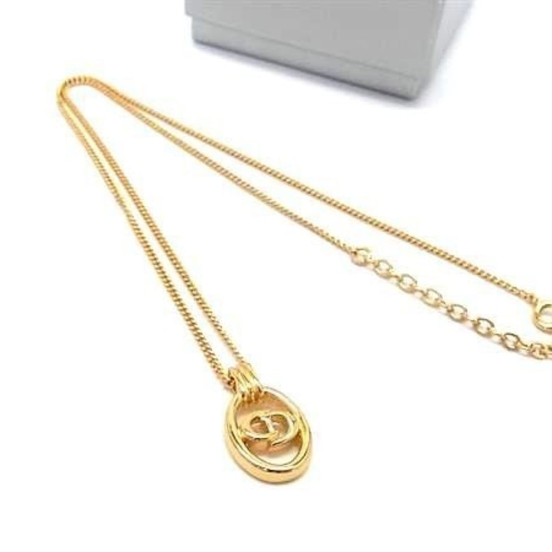Christian Dior Oval Gold Metal Necklace for Women: --- Catalog ---Category: SizePendant Size: 21mm x 11mm / 0.82'' x 0.43''Neck Circumference: 44 cm / 17.32''Category: DesignColor: GoldStyle: FashionGender: WomenMaterial: MetalPendant Type: