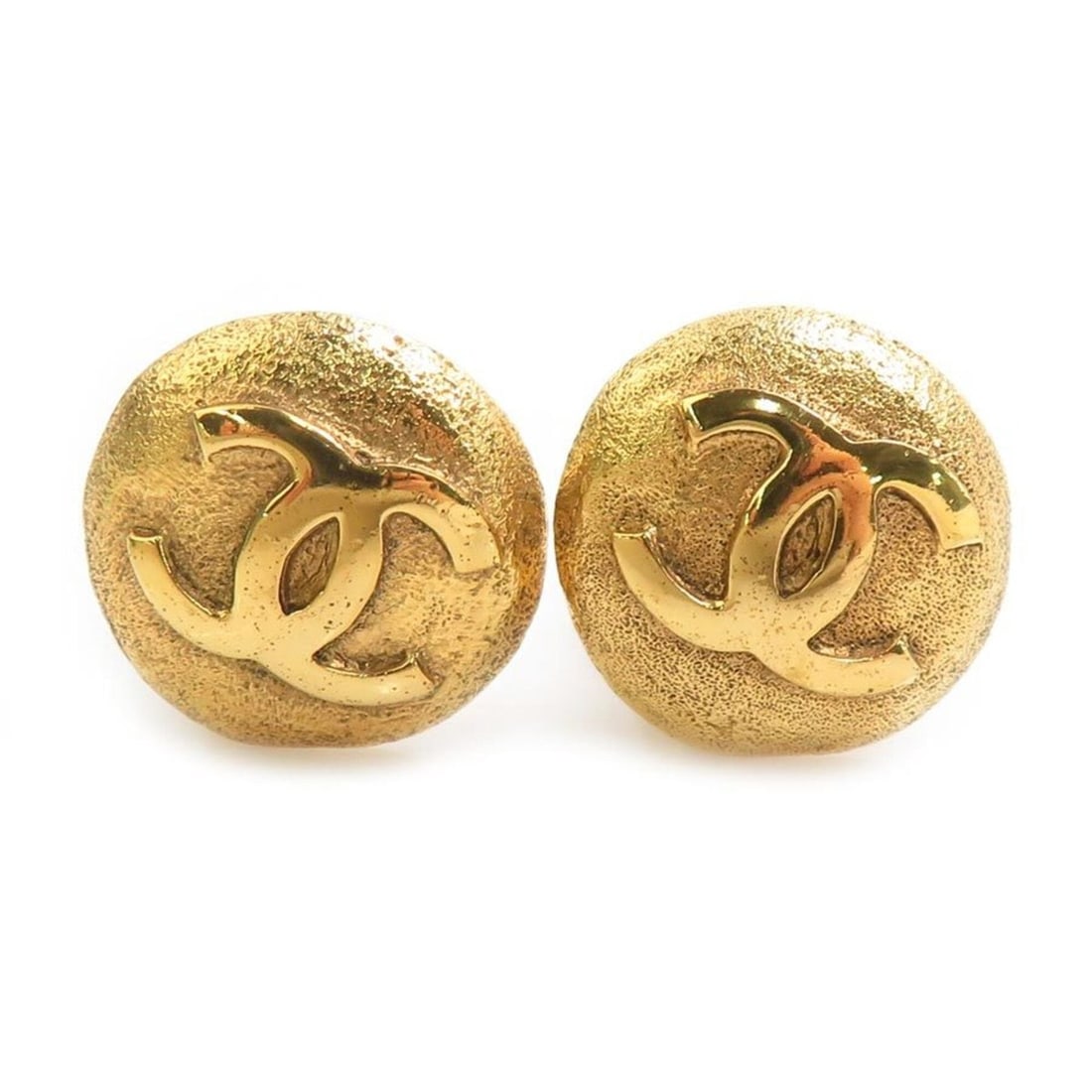 Chanel earrings, Coco Mark design, metal, gold, women's, e62174i: --- Catalog ---Category: SizeSize (HxWxD): 20.00mm x 20.00mm / 0.79'' x 0.79''Category: DesignType: Clip earringsColor: GoldGender: WomenMaterial: MetalCategory: GeneralBrand: ChanelCountry of