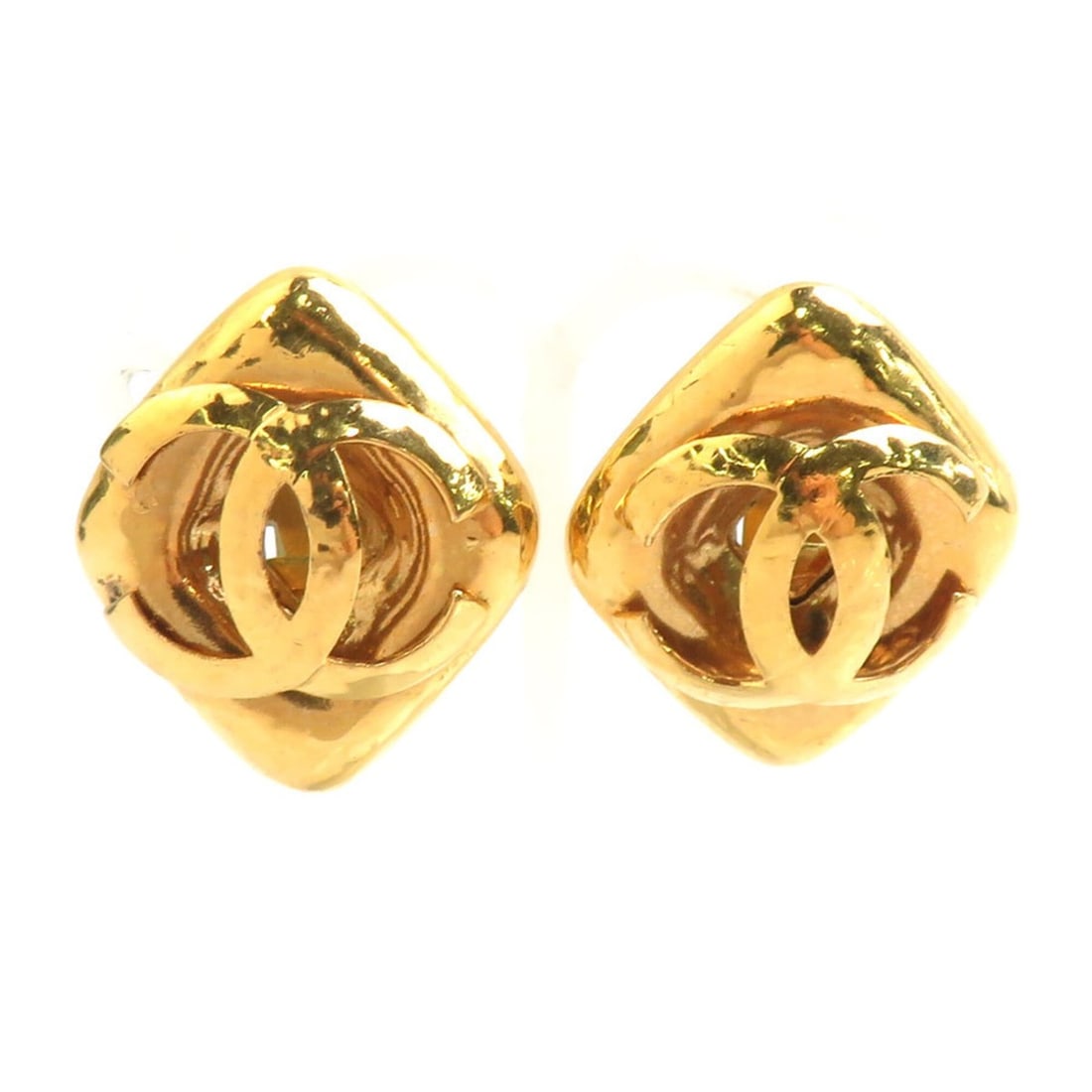 Chanel earrings, Coco Mark design, metal, gold, women's, e62173c: --- Catalog ---Category: SizeSize (HxWxD): 30.00mm x 26.00mm / 1.18'' x 1.02''Category: DesignType: Clip earringsColor: GoldGender: WomenMaterial: MetalCategory: GeneralBrand: ChanelCountry of