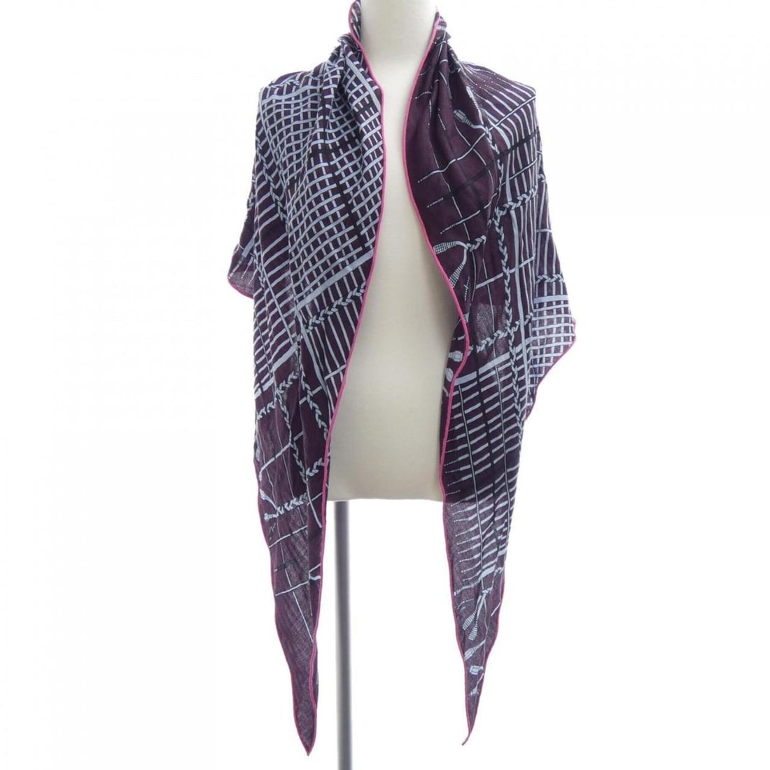 Hermes Losange Shawl: --- Catalog ---Category: SizeSize (LxW): 75cm x 2.02m / 29.52'' x 79.52''Category: DesignType: ScarfColor: Blue, PurpleGender: MenMaterial: Silk , Cashmere Category: GeneralBrand: Hermes--- Item List