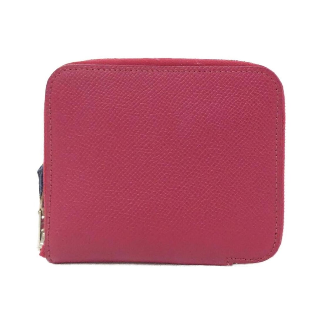 Hermes SANGLES Silk In Compact 063637CK Wallet: --- Catalog ---Category: SizeSize (HxWxD): 9cm x 11cm x 1.5cm / 3.54'' x 4.33'' x 0.59''Category: DesignType: Coin purse/coin caseColor: RubyGender: WomenMaterial: Epsom leather , Silk Category: Gener