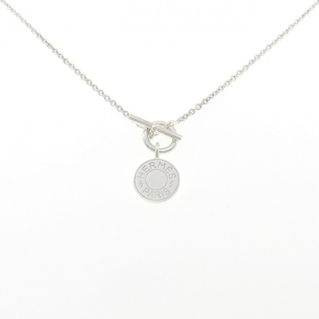 Hermes Amulette H Confetti Necklace: --- Catalog ---Category: SizeWeight: 9.7g / 0.34oz.Pendant Size: 26.6mm x 14mm / 1.04'' x 0.55''Neck Circumference: 40 cm / 15.74''Category: DesignMetal: SilverGender: WomenMetal Purity: Silver925Neck