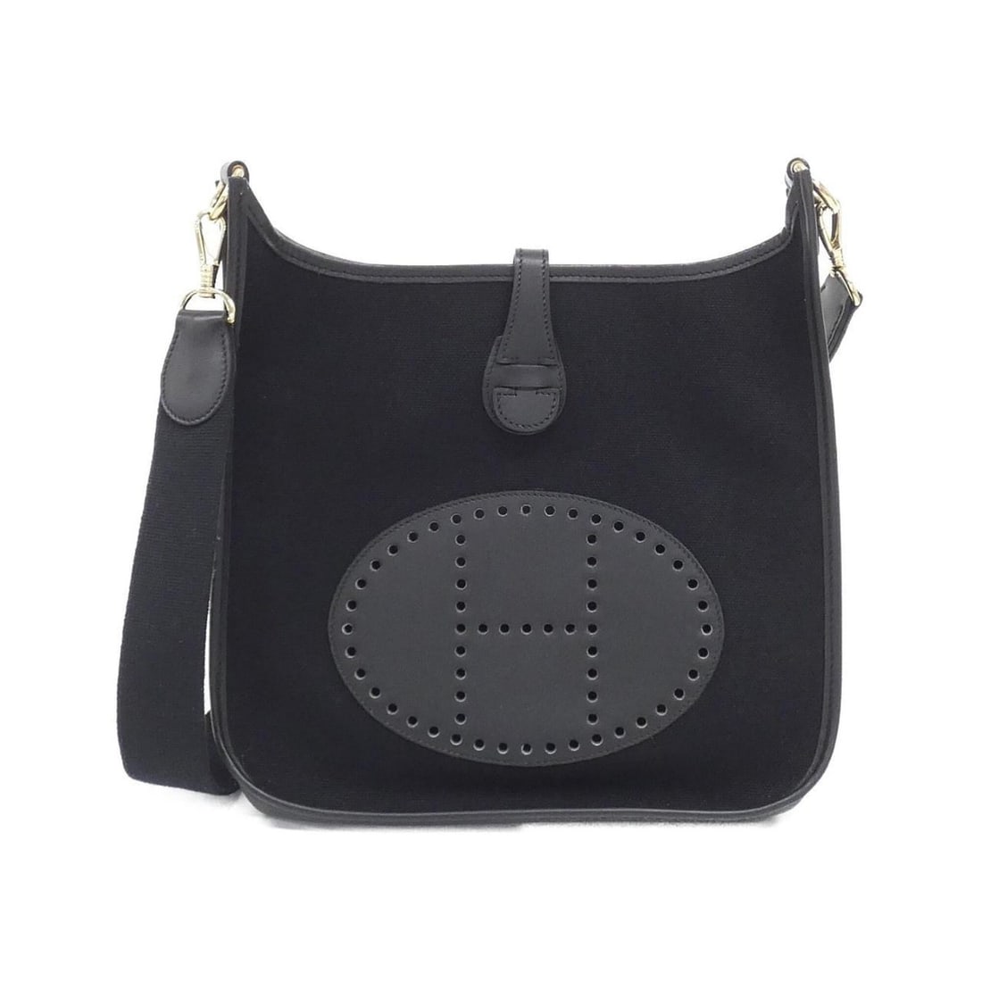 Hermes Evelyne PM Shoulder Bag: --- Catalog ---Category: SizeSize (HxWxD): 29cm x 28cm x 8cm / 11.41'' x 11.02'' x 3.14''Category: DesignType: Shoulder bagColor: BlackGender: WomenMaterial: Canvas Hardware Color: GoldCategory: Gener