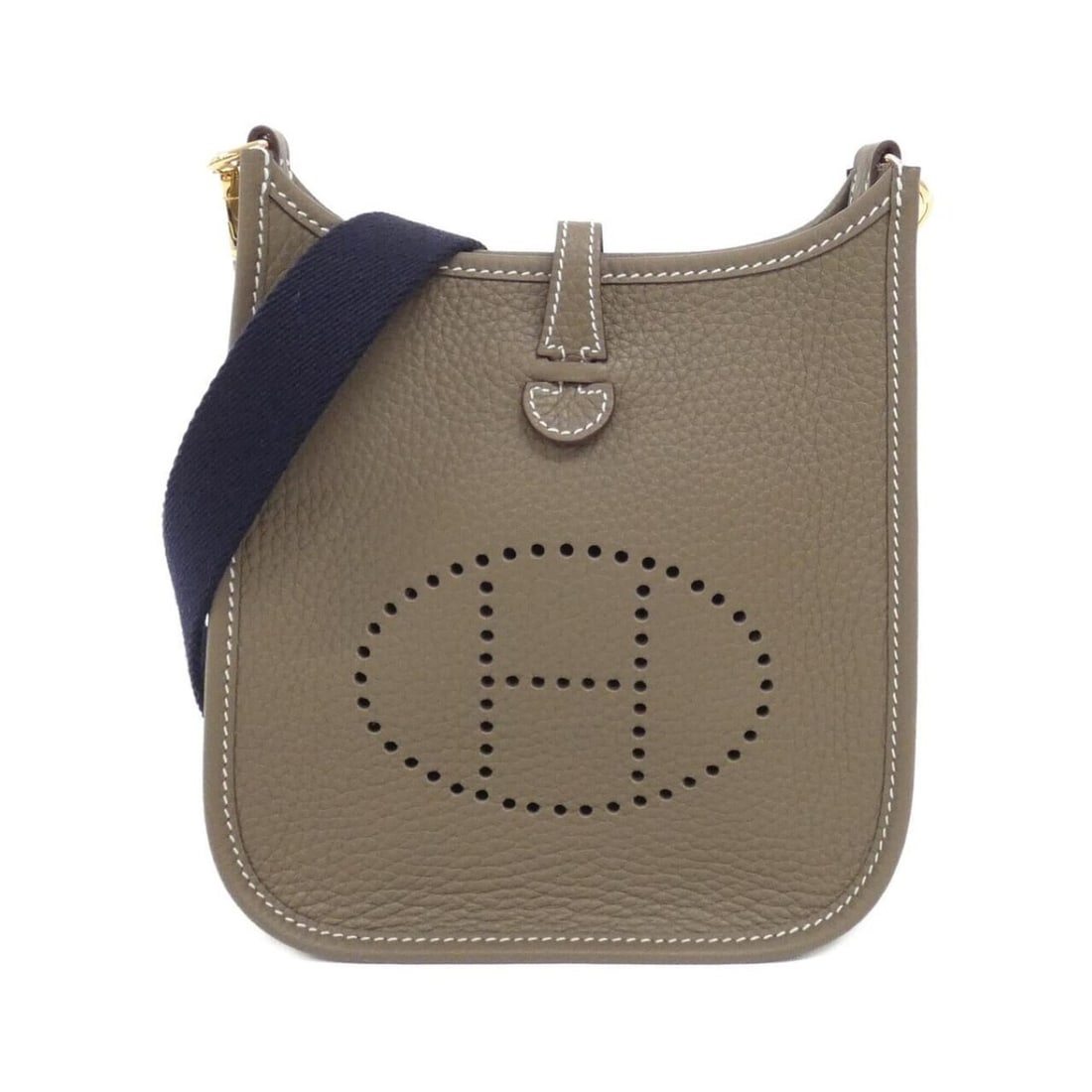 Hermes Evelyne Amazon 16cm 069426CC Shoulder Bag: --- Catalog ---Category: SizeSize (HxWxD): 18cm x 17cm x 6cm / 7.08'' x 6.69'' x 2.36''Category: DesignType: Shoulder bagColor: Blue indigo, Etoupe grayGender: Men,WomenMaterial: Taurillon clemence