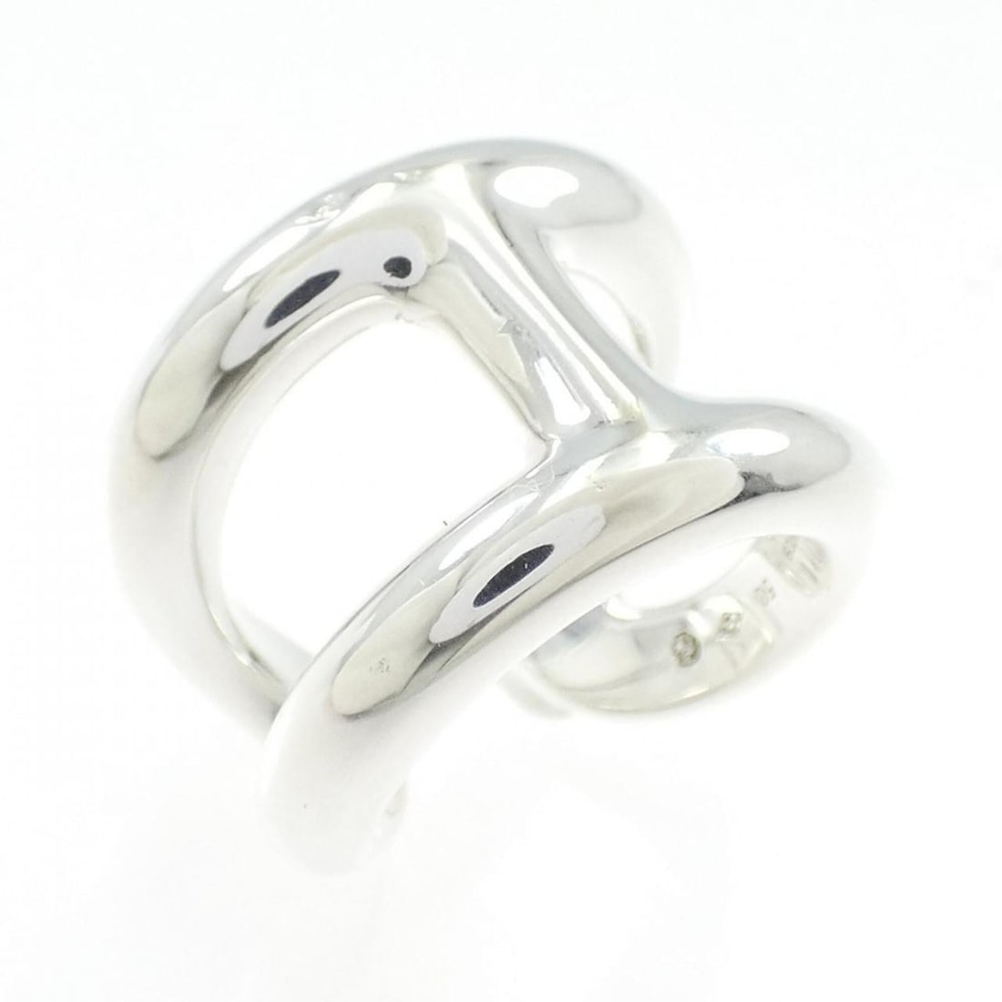 Hermes Hermès Osmo's Large Ring: --- Catalog ---Category: SizeUS Size: 5.5Brand Size: 50Category: DesignType: Band ringGender: WomenMaterial: Silver 925Category: GeneralMPN: H102536BBrand: Hermes--- Item List ---Section: