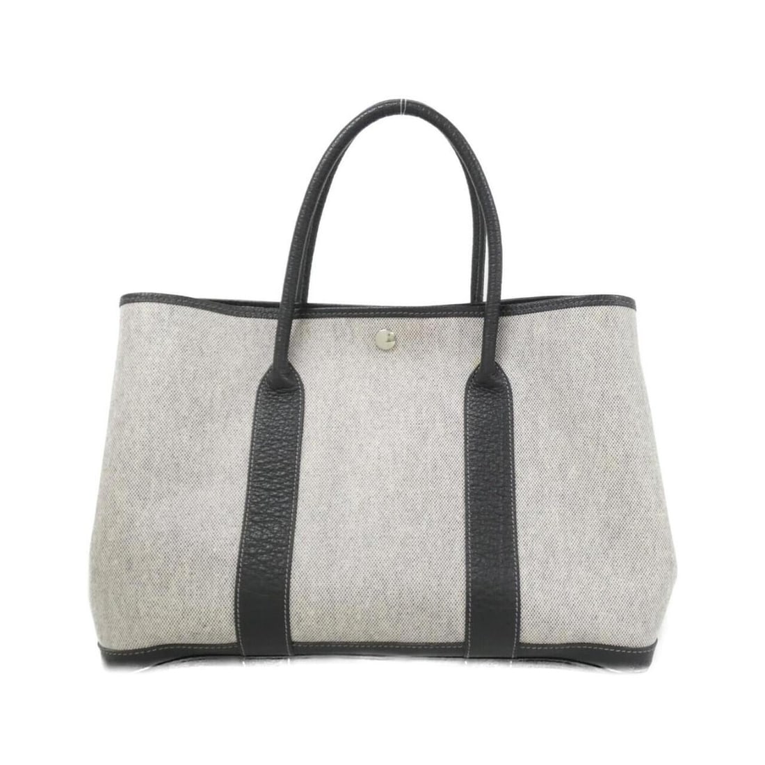 Hermes Garden Party 36cm 200151M Handbag: --- Catalog ---Category: SizeSize (HxWxD): 26cm x 36cm x 18cm / 10.23'' x 14.17'' x 7.08''Category: DesignType: HandbagColor: BlackGender: WomenMaterial: Toile H , Buffle skipper leather Hardware