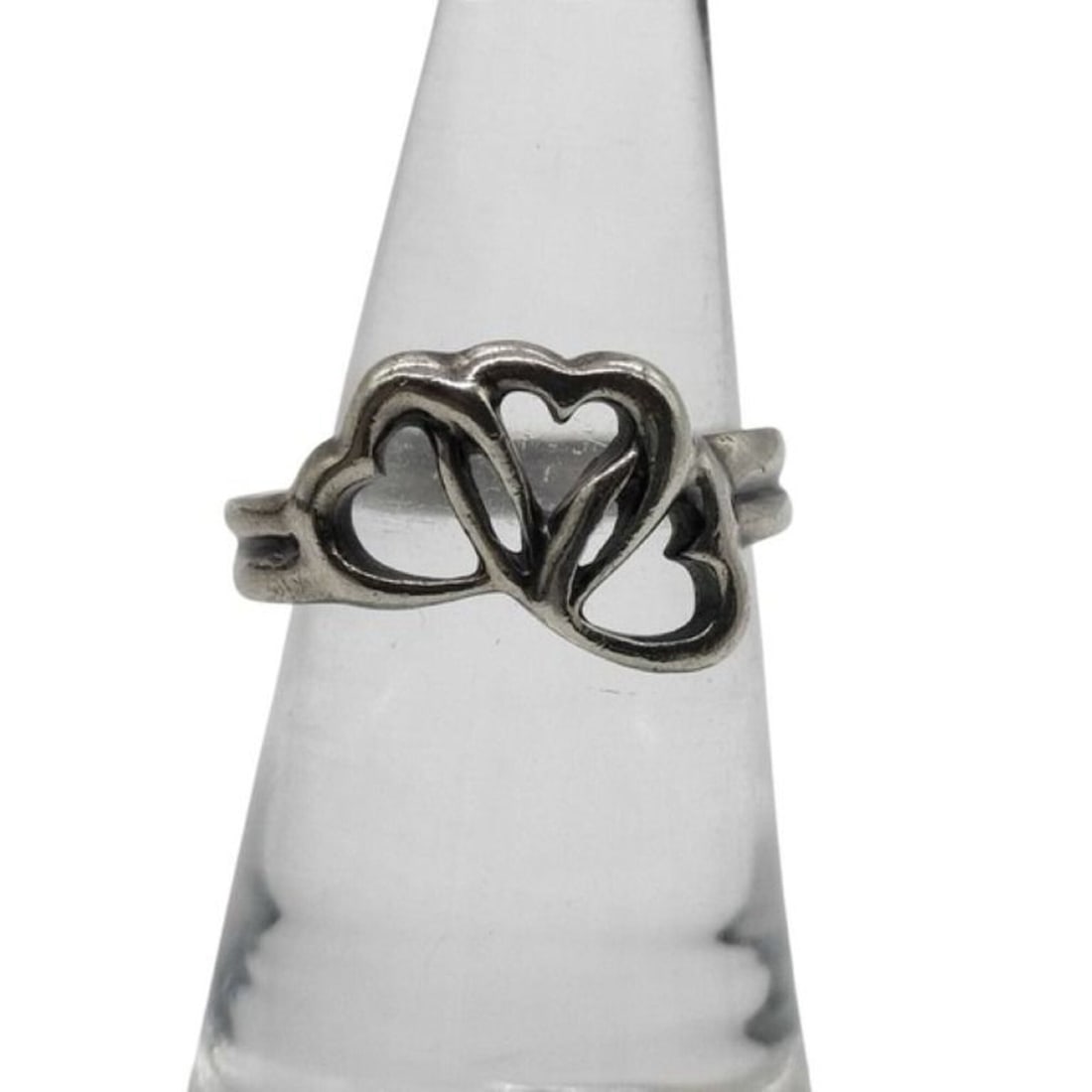 Tiffany & Co. Triple Heart Ring, Silver SV925, Women's Ring: --- Catalog ---Category: SizeJP Size: 11US Size: 6Category: DesignType: Band ringColor: SilverGender: WomenMaterial: Silver 925Category: GeneralBrand: Tiffany--- Item List ---Section: ConditionRanking