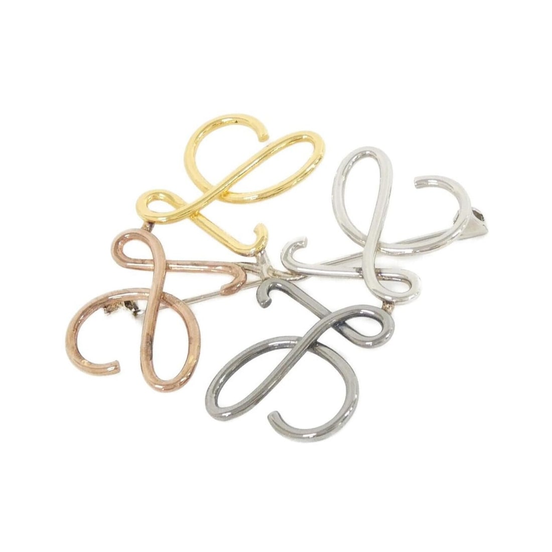 Loewe J000245X10 Brooch: --- Catalog ---Category: SizeSize (HxWxD): 5cm x 5cm / 1.96'' x 1.96''Category: DesignType: BroochGender: Men,WomenCategory: GeneralMPN: J000245X10Brand: Loewe--- Item List ---Section: