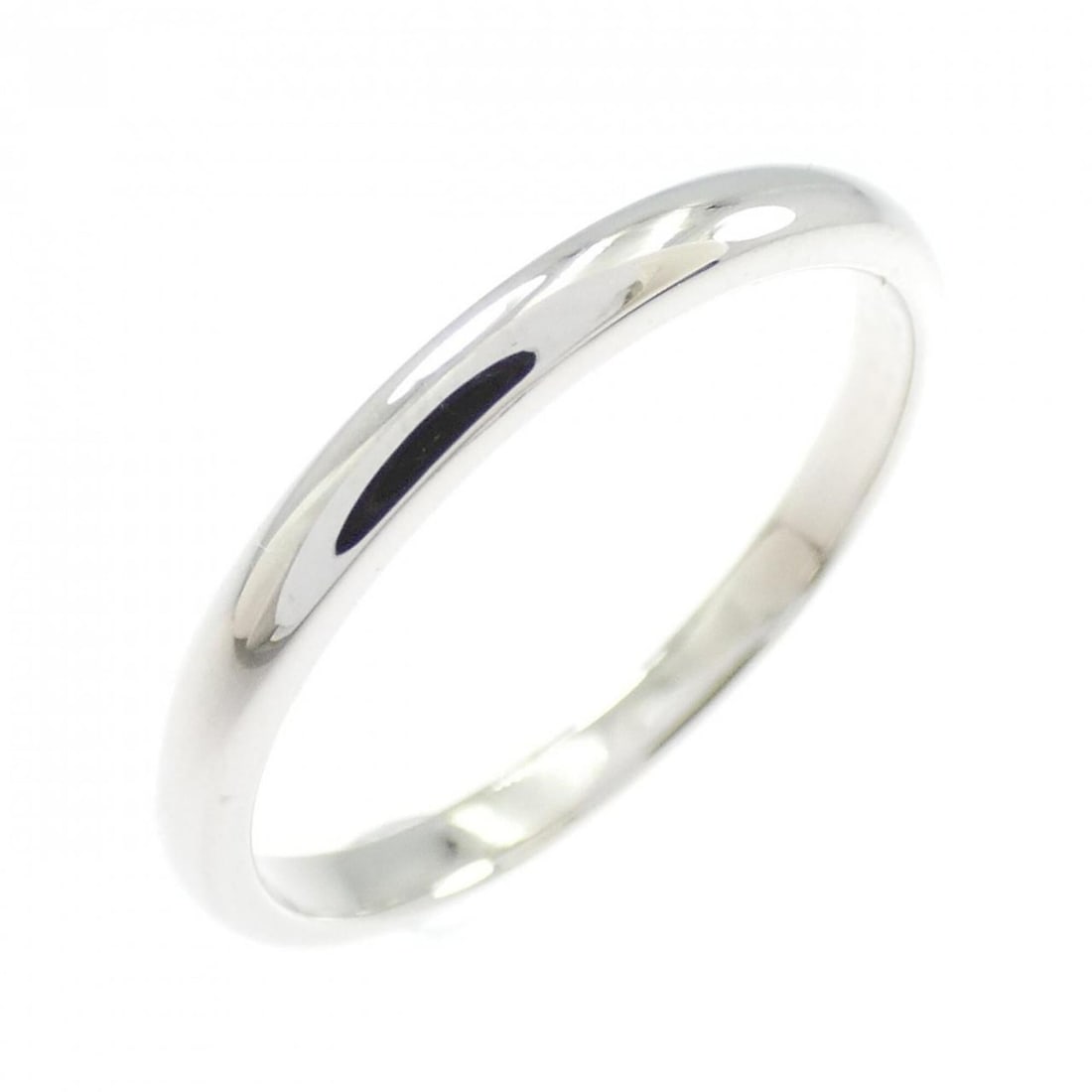 Cartier wedding ring: --- Catalog ---Category: SizeUS Size: 5.5Brand Size: 50Category: DesignType: Band ringGender: WomenMaterial: Platinum 950Category: GeneralBrand: Cartier--- Item List ---Section: ConditionRanking: