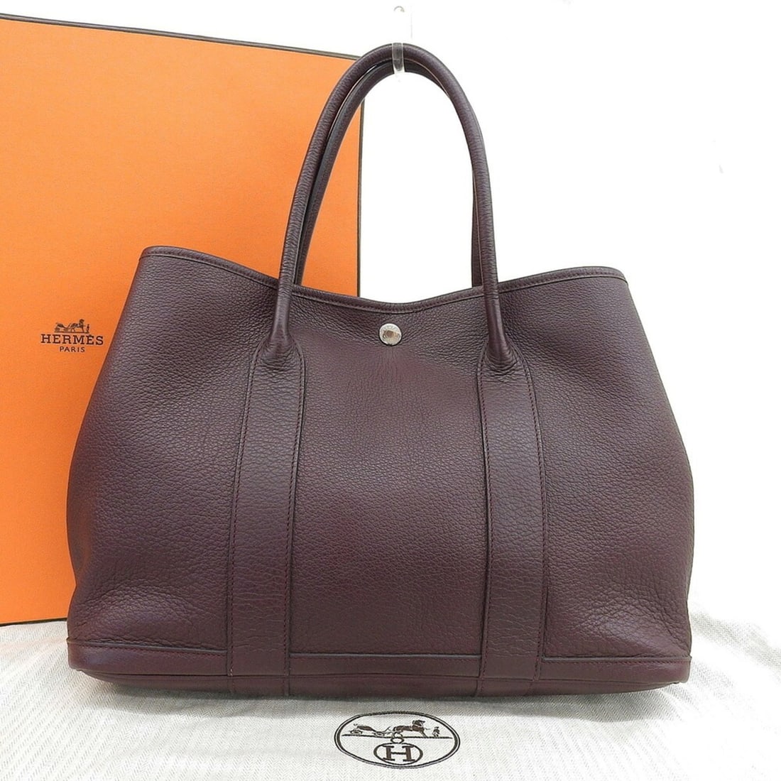 Hermes Garden PM Tote Bag (?L stamp), Negonda leather, Bordeaux color.: --- Catalog ---Category: SizeSize (HxWxD): 26cm x 36cm x 17.5cm / 10.23'' x 14.17'' x 6.88''Category: DesignType: Tote bagColor: BordeauxGender: Women,MenMaterial: Negonda leather Category: GeneralBra