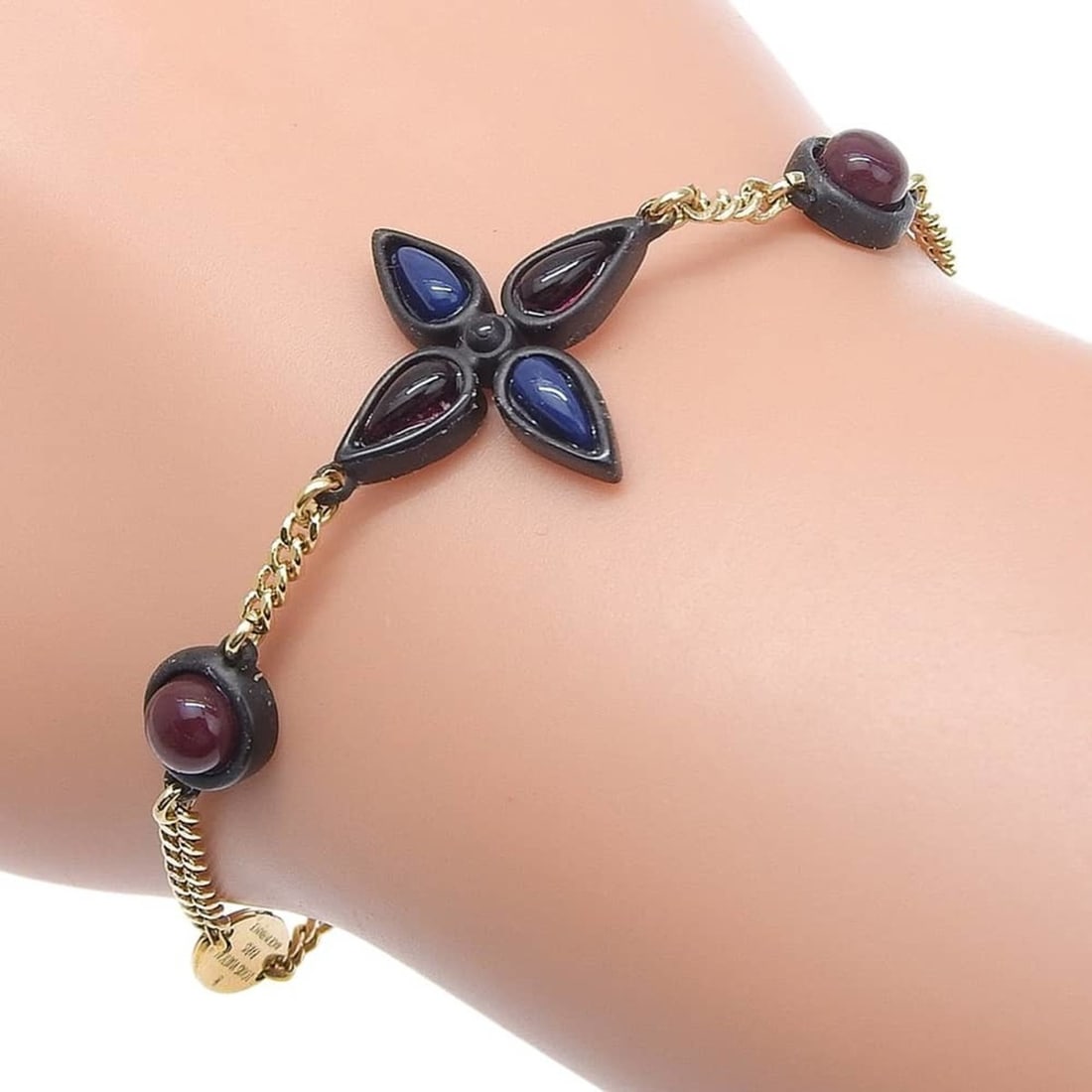 Louis Vuitton bracelet M61157 GP rubber with colored stones: --- Catalog ---Category: SizeLength: 17cm / 6.69''Category: DesignType: Charm braceletColor: Black, Blue, Bordeaux, Gold, Red colorGender: WomenMaterial: Gold plating, RubberCategory: GeneralBrand: