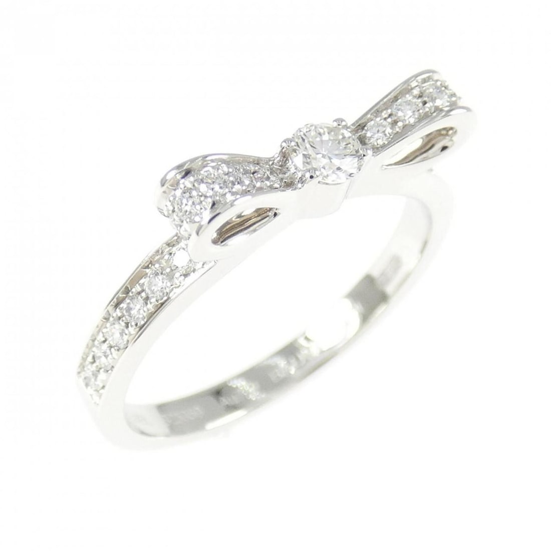 Chanel 1932 Ruban Ring: --- Catalog ---Category: SizeUS Size: 6Brand Size: 51Category: DesignType: Band ringStone: DiamondGender: WomenMaterial: White gold (18K)Category: GeneralMPN: J3412Brand: Chanel--- Item List