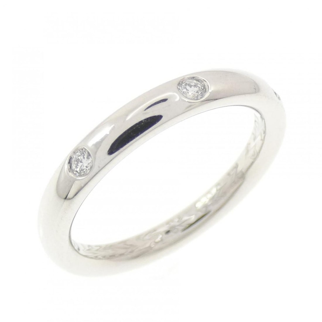 Van Cleef & Arpels Tendrement Etoile Ring: --- Catalog ---Category: SizeUS Size: 4.5Brand Size: 48Category: DesignType: Band ringStone: DiamondGender: WomenMaterial: Platinum 950Category: GeneralMPN: VCARO9Y600Brand: Van Cleef & Arpels---