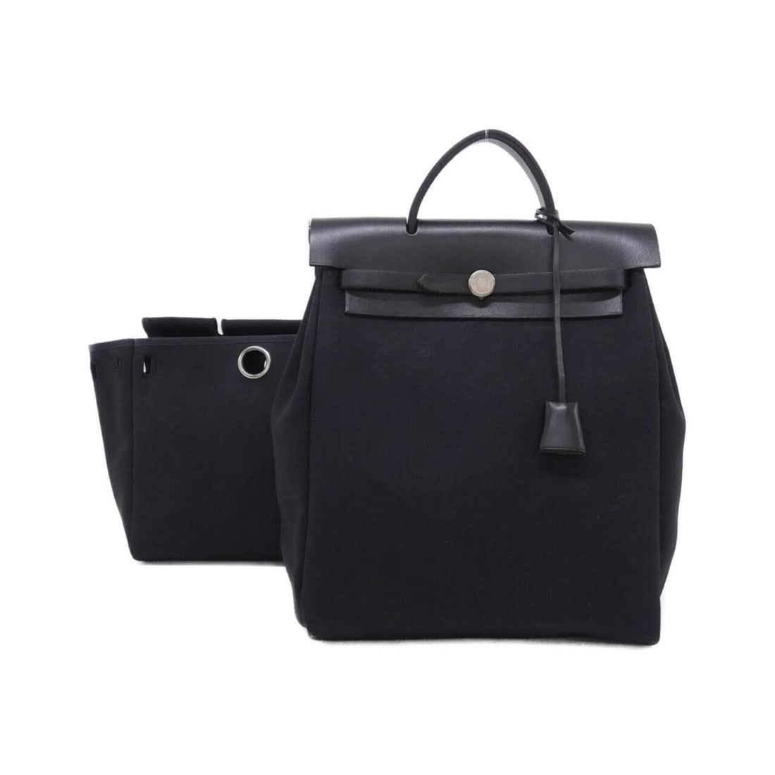 Hermes Herbag Sac Ad 030865CB Backpack: --- Catalog ---Category: SizeSize (HxWxD): 36cm x 28cm x 10cm / 14.17'' x 11.02'' x 3.93''Category: DesignType: BackpackColor: BlackGender: Men,WomenMaterial: Toile officier Hardware Color: Matte silv