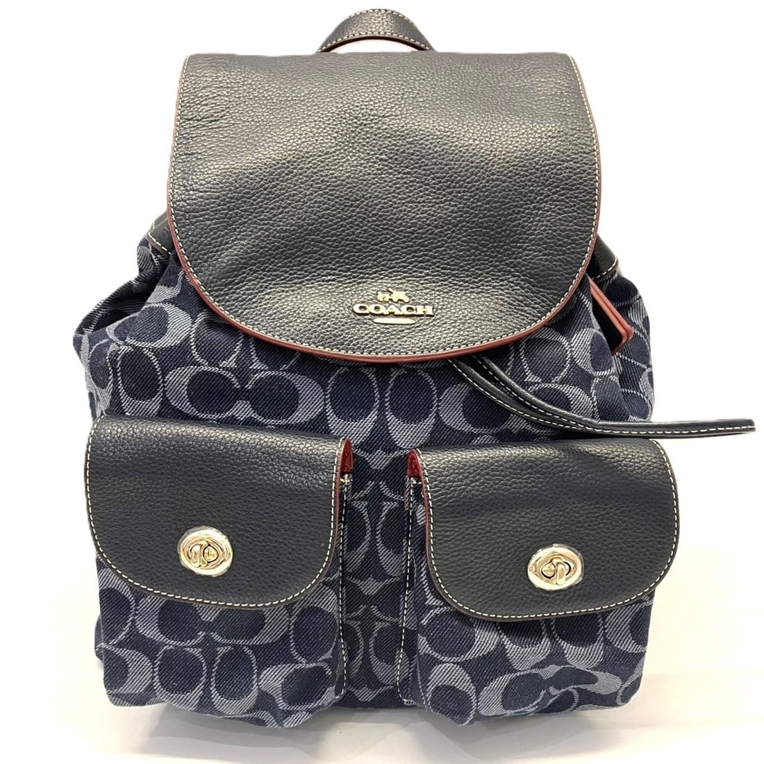 Coach Signature Turnlock Backpack, Jacquard Fabric, Navy Indigo Color, F37589 COACH: --- Catalog ---Category: SizeWeight: 758g / 1.67lb.Size (HxWxD): 32cm x 28cm x 11.5cm / 12.59'' x 11.02'' x 4.52''Strap Length: 65cm - 77cm / 25.59'' - 30.31''Category: DesignType: BackpackColor: Navy