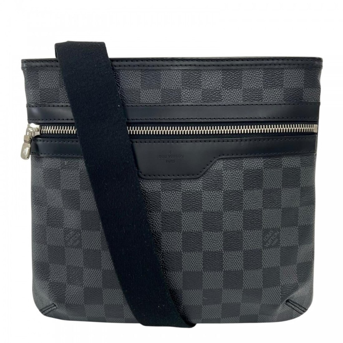 Louis Vuitton Thomas Shoulder Bag for Men, LOUIS VUITTON N58028, Damier Graphite Canvas, Black,: --- Catalog ---Category: SizeSize (HxWxD): 23.5cm x 25cm x 3cm / 9.25'' x 9.84'' x 1.18''Category: DesignType: Shoulder bagColor: Black, WhiteGender: MenMaterial: Damier Graphite Category: GeneralMPN: