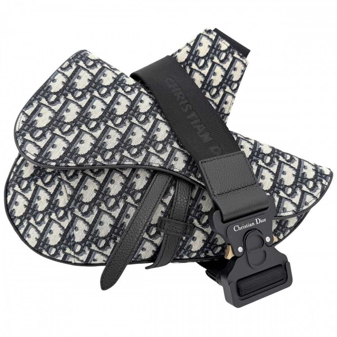 Christian Dior Dior Men's Body Bag, Oblique Saddle Shoulder Crossbody Canvas, Navy, Beige, Silver: --- Catalog ---Category: SizeSize (HxWxD): 20cm x 27cm x 4.5cm / 7.87'' x 10.62'' x 1.77''Category: DesignType: Saddle bag, Shoulder bag, Sling bagColor: Beige, Black, Navy, WhiteGender: MenMaterial: 