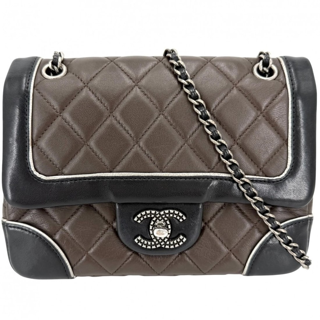 Chanel women's shoulder bag, Matelassé, Paris Salzburg collection, Tyrolean style, double chain,: --- Catalog ---Category: SizeSize (HxWxD): 15cm x 20cm x 5cm / 5.9'' x 7.87'' x 1.96''Category: DesignType: Shoulder bagColor: Black, Brown, WhiteGender: WomenMaterial: Leather Category: GeneralBrand: