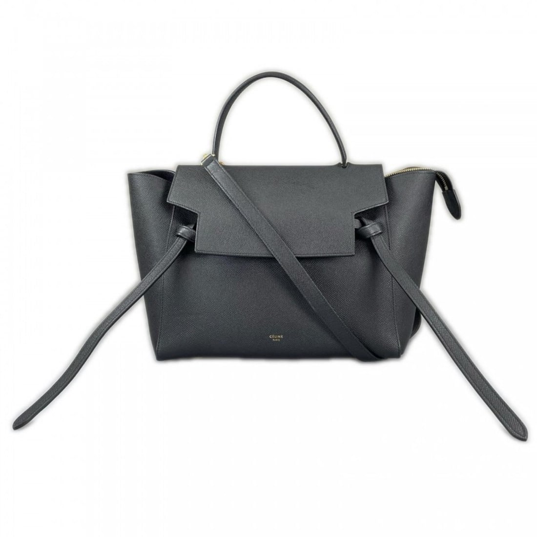 Celine handbag for women, belt bag style, grained calf leather, black, gold hardware.: --- Catalog ---Category: SizeSize (HxWxD): 22cm x 28cm x 17cm / 8.66'' x 11.02'' x 6.69''Strap Length: 75cm / 29.52''Handle Length: 26cm / 10.23''Category: DesignType: HandbagColor: BlackGender: Women