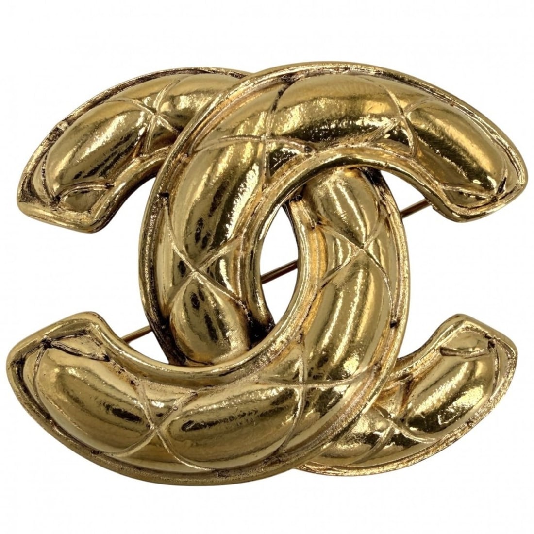 Chanel Brooch for Women, Matelassé, Coco Mark, Vintage Accessory, CHANEL GP Gold, Approx. 18.3g: --- Catalog ---Category: SizeSize (HxWxD): 3.5cm x 4.5cm x 7.00mm / 1.37'' x 1.77'' x 0.27''Category: DesignType: BroochColor: GoldGender: WomenCategory: GeneralBrand: Chanel--- Item List ---Section: 