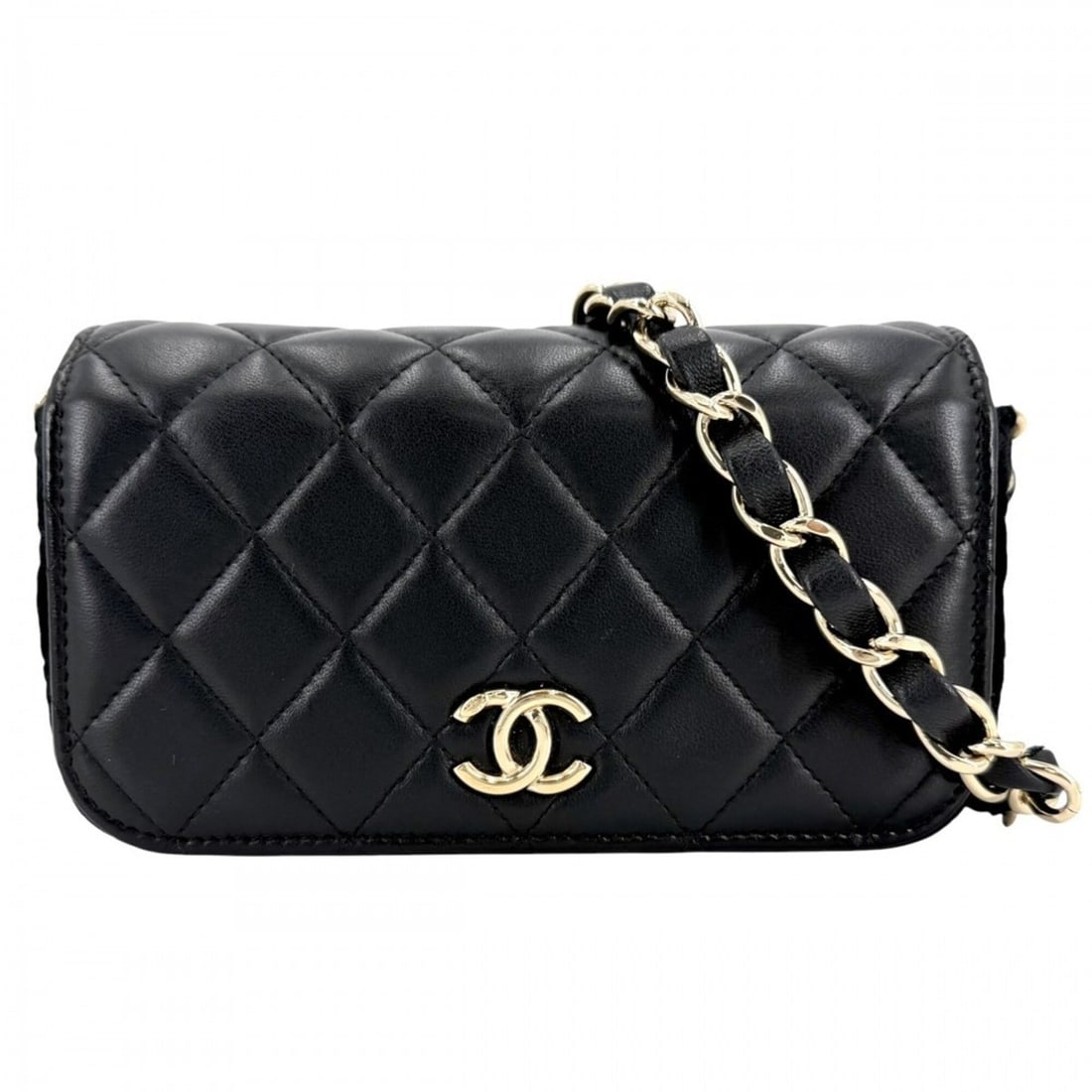 Chanel women's shoulder bag, Matelassé style, flap phone case, chain strap, knit, cross-body Coco: --- Catalog ---Category: SizeSize (HxWxD): 10cm x 17cm x 5cm / 3.93'' x 6.69'' x 1.96''Category: DesignType: Shoulder bagColor: BlackGender: WomenMaterial: Leather Category: GeneralBrand: Chanel--- It