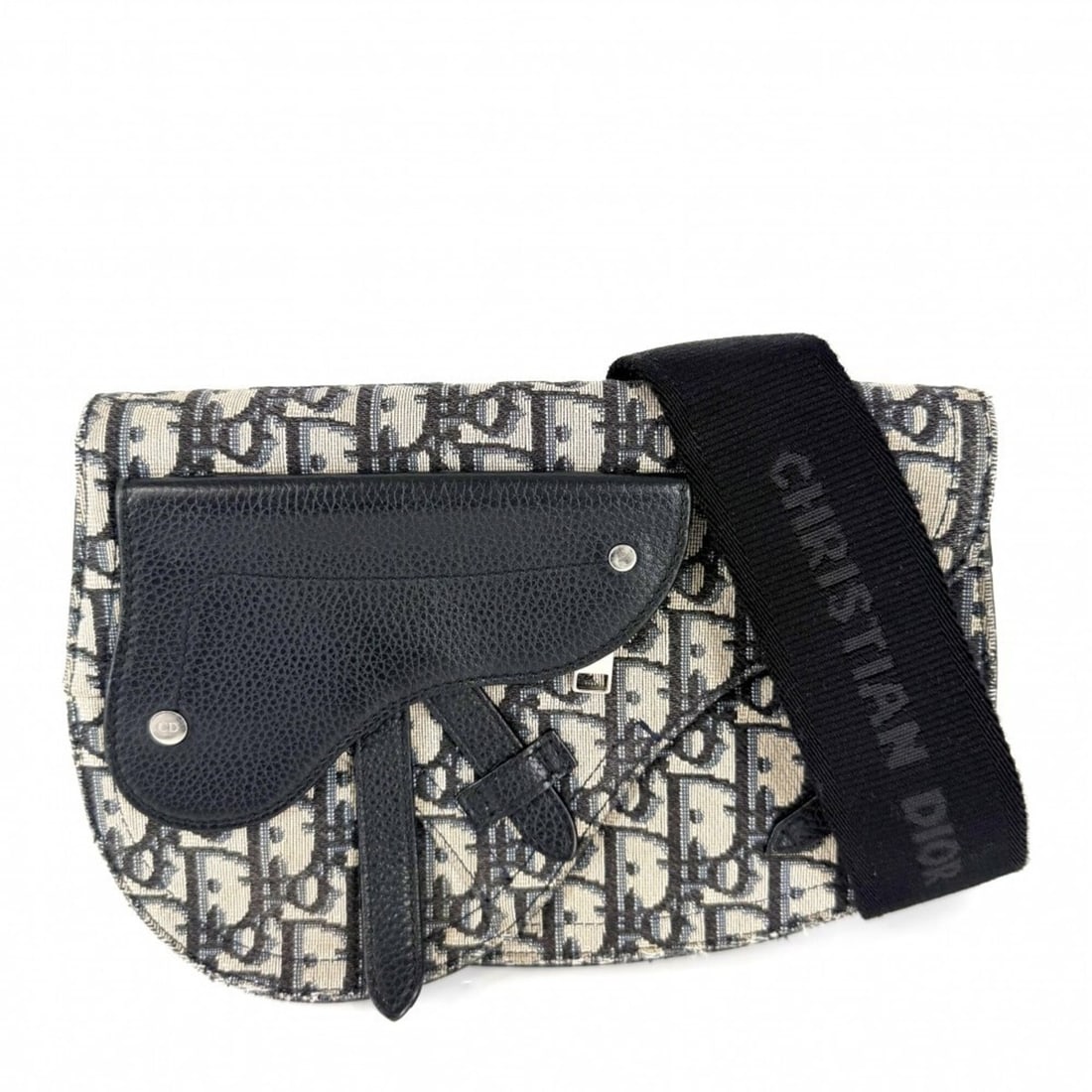 Christian Dior Men's Trotter Saddle Bag Oblique Messenger Shoulder Crossbody Canvas Leather Black: --- Catalog ---Category: SizeSize (HxWxD): 15cm x 23cm x 3cm / 5.9'' x 9.05'' x 1.18''Category: DesignType: Messenger bag, Saddle bag, Shoulder bagColor: Beige, Black, WhiteGender: MenMaterial: Leathe