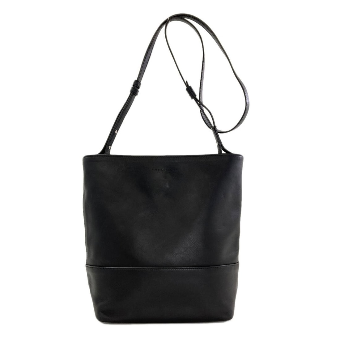 Bottega Veneta Logo Shoulder Bag, Calfskin, Women's.: --- Catalog ---Category: SizeSize (HxWxD): 28cm x 30cm x 10.5cm / 11.02'' x 11.81'' x 4.13''Category: DesignType: Shoulder bagColor: BlackGender: WomenMaterial: Leather Leather/Fur Type: CalfskinCateg