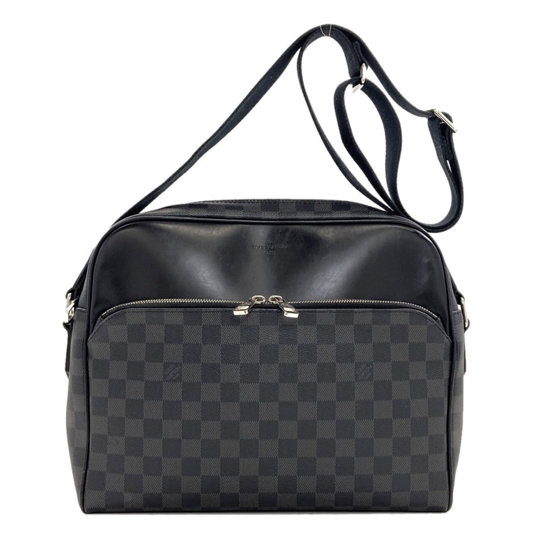 Louis Vuitton N41409 Dayton MM Shoulder Bag, Damier Canvas, Men's LOUIS VUITTON: --- Catalog ---Category: SizeSize (HxWxD): 27cm x 33cm x 7cm / 10.62'' x 12.99'' x 2.75''Category: DesignType: Shoulder bagColor: Damier GraphiteGender: MenMaterial: Damier Canvas Category: GeneralMPN