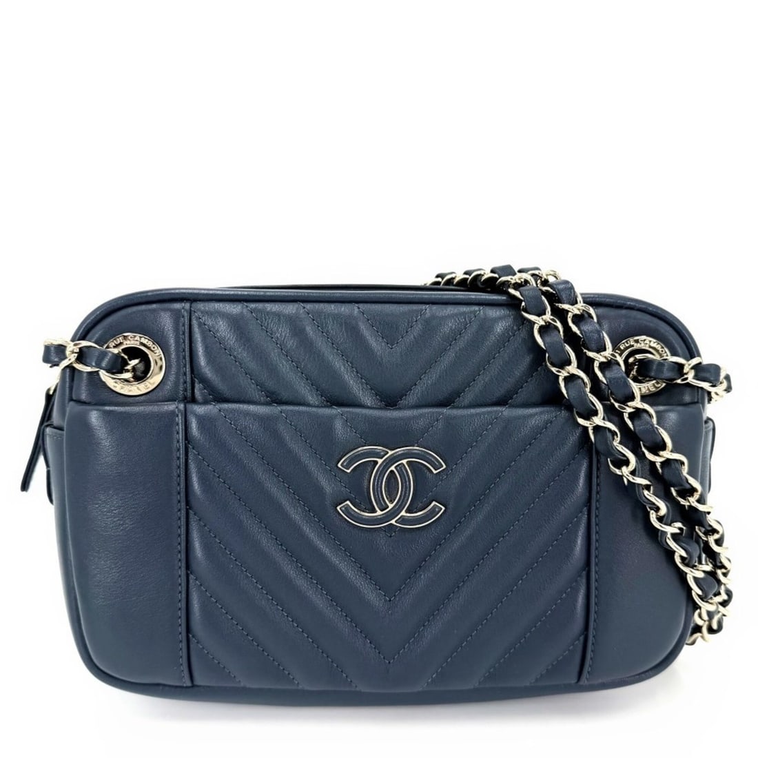 Chanel Shoulder Bag for Women, Coco Mark, Chain, Chevron Design, Bag, Crossbody Leather, Navy, Gold: --- Catalog ---Category: SizeSize (HxWxD): 15cm x 23cm x 6.5cm / 5.9'' x 9.05'' x 2.55''Strap Length: 117cm / 46.06''Category: DesignType: Shoulder bagColor: NavyGender: WomenMaterial: Leather Categor