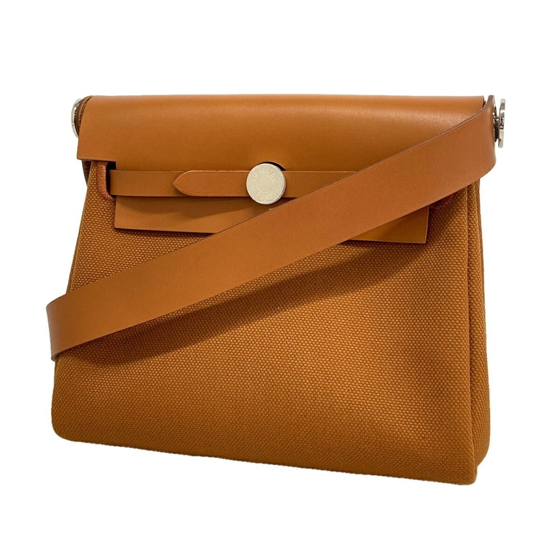 Hermes Shoulder Bag Herbag Mini Toile Military Vache Hunter Fauve G Stamp Ladies: --- Catalog ---Category: SizeSize (HxWxD): 18cm x 20cm x 6.5cm / 7.08'' x 7.87'' x 2.55''Category: DesignType: Shoulder bagColor: BrownGender: WomenHardware Color: SilverCategory: GeneralBrand: Hermes