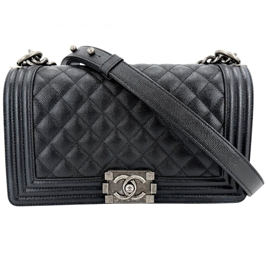 Chanel shoulder bag for women, Matelassé Boy Chanel, Coco Mark, bag, crossbody BOY CHANEL, Caviar: --- Catalog ---Category: SizeSize (HxWxD): 16cm x 25cm x 7cm / 6.29'' x 9.84'' x 2.75''Category: DesignType: Shoulder bagColor: Black, Matte silver, WhiteGender: WomenMaterial: Grained Calfskin Catego