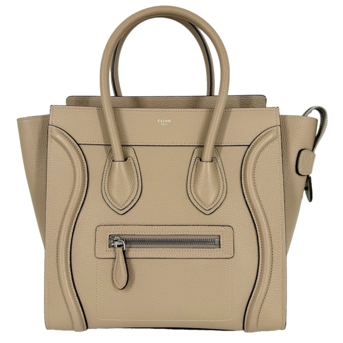 Celine handbag for women, Luggage Micro Shopper, CELINE leather, brown, silver hardware.: --- Catalog ---Category: SizeSize (HxWxD): 26cm x 26.5cm x 14cm / 10.23'' x 10.43'' x 5.51''Category: DesignType: HandbagColor: Brown, WhiteGender: WomenMaterial: Leather Category: GeneralBrand: Celin