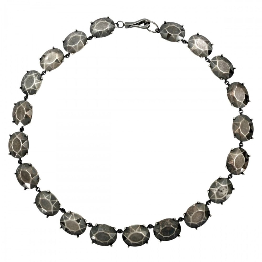 Bottega Veneta necklace for men, bejeweled accessory, approximately 45.8g.: --- Catalog ---Category: SizeWidth: 13mm / 0.51''Weight: 45.8g / 1.61oz.Neck Circumference: 40.5 cm / 15.94''Category: DesignGender: MenNecklace Type: NecklaceCategory: GeneralBrand: Bottega Veneta---