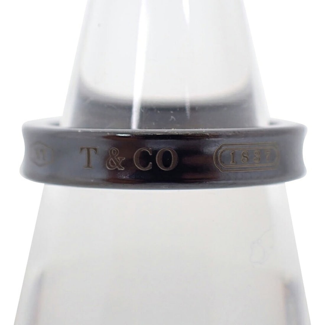 TIFFANY & Co. 925 Titanium Narrow Ring, Size 12.5: --- Catalog ---Category: SizeUS Size: 6.5Brand Size: 52Category: DesignType: Band ringGender: WomenMaterial: TitaniumCategory: GeneralBrand: Tiffany--- Item List ---Section: ConditionRanking: Rank A