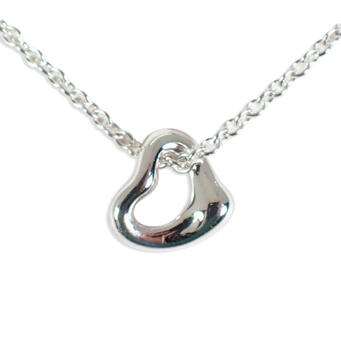 TIFFANY & Co. 925 Heart Pendant Necklace: --- Catalog ---Category: SizePendant Size: 6.3mm x 7mm / 0.24'' x 0.27''Neck Circumference: 41 cm / 16.14''Category: DesignGender: WomenMaterial: Sterling silver 925Necklace Type: NecklaceCategory: Ge