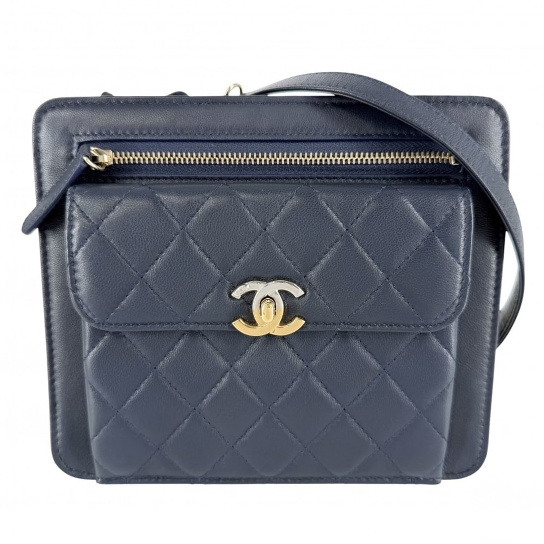 Chanel women's shoulder bag, Matelassé style, Coco Mark, crossbody lambskin, navy blue, gold and: --- Catalog ---Category: SizeSize (HxWxD): 16cm x 18cm x 3.5cm / 6.29'' x 7.08'' x 1.37''Category: DesignType: Shoulder bagColor: NavyGender: WomenMaterial: Leather Hardware Color: SilverLeather/Fur T