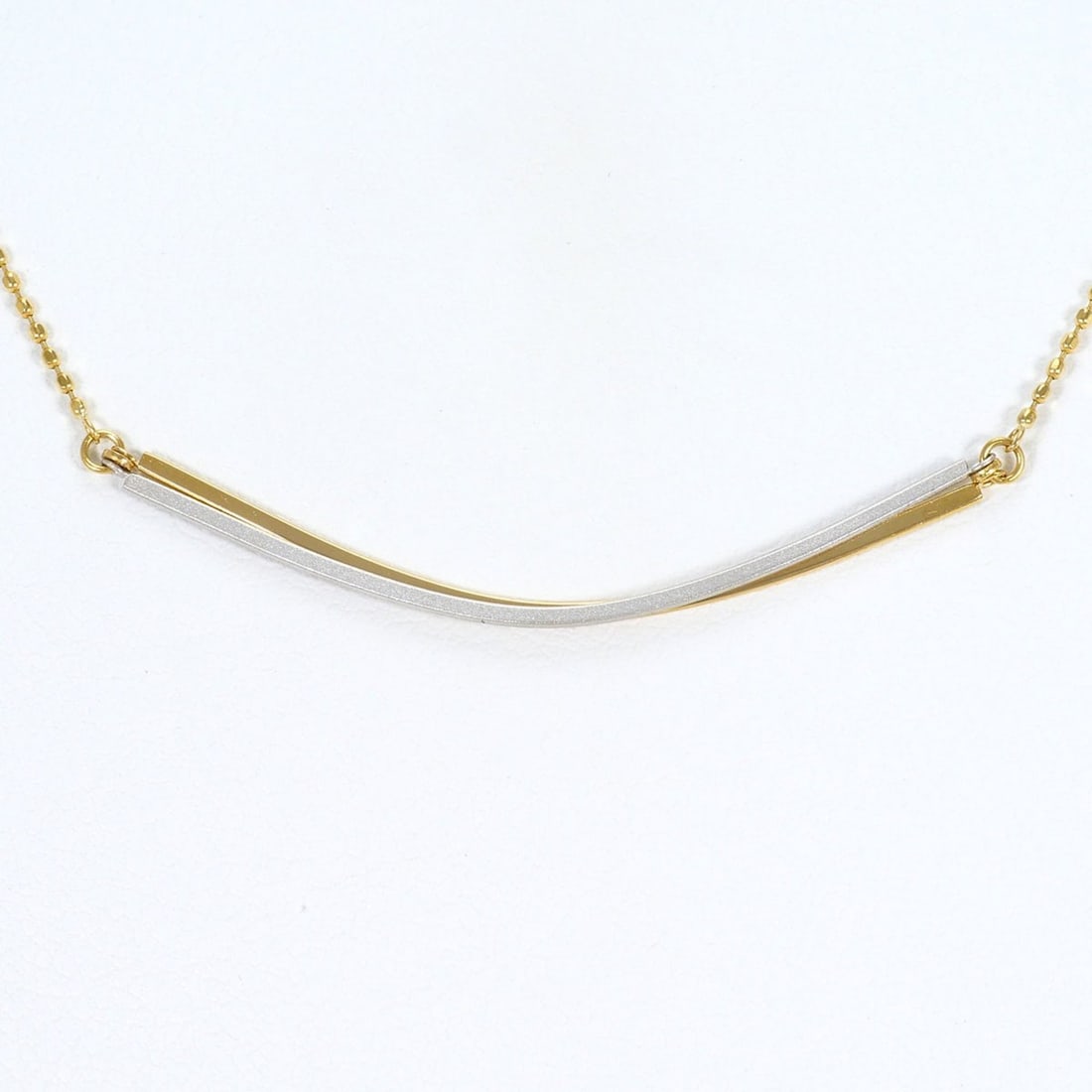 18K (18-karat) Yellow Gold Necklace, Total Weight 1.8g, 45cm, Jewelry: --- Catalog ---Category: SizeWeight: 1.8g / 0.06oz.Pendant Size: 9mm x 42mm / 0.35'' x 1.65''Neck Circumference: 45 cm / 17.71''Category: DesignColor: White gold, Yellow goldMetal: Gold, White GoldGen