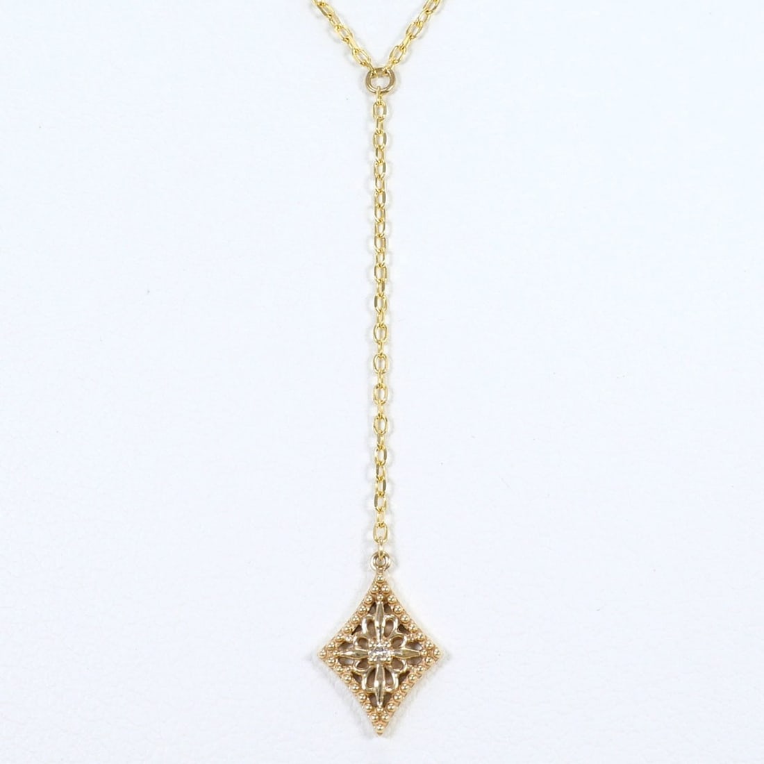 K10 10K YG Yellow Gold Necklace with Diamond (carat weight not stamped), Total Weight 1.1g, 44cm,: --- Catalog ---Category: SizeWeight: 1.1g / 0.03oz.Pendant Size: 42mm x 7mm / 1.65'' x 0.27''Neck Circumference: 44 cm / 17.32''Category: DesignColor: Yellow goldMetal: GoldStone: DiamondGender: Women
