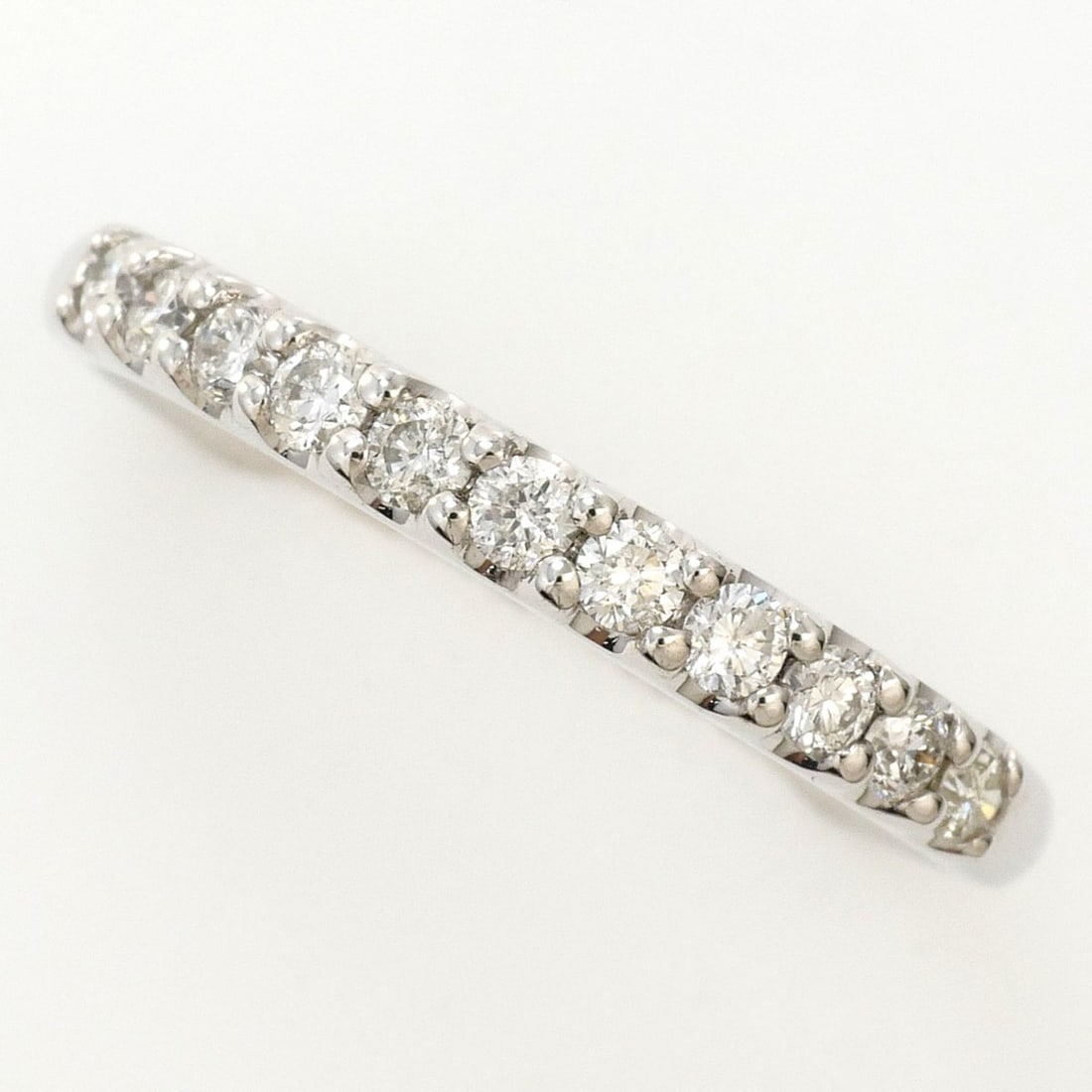 18K (18-karat white gold) ring, 1 diamond (0.28ct), total weight 2.3g, jewelry.: --- Catalog ---Category: SizeWidth: 2mm / 0.08''Weight: 2.3g / 0.08oz.JP Size: 11US Size: 6Category: DesignType: Band ringColor: White goldMetal: White GoldStone: DiamondGender: WomenMaterial: White g
