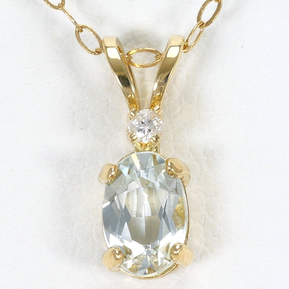K14 14K YG Yellow Gold Necklace with Aquamarine and Diamond (carat weight not stamped), Total Weight: --- Catalog ---Category: SizeWeight: 0.8g / 0.02oz.Pendant Size: 12mm x 5mm / 0.47'' x 0.19''Neck Circumference: 40 cm / 15.74''Category: DesignColor: Yellow goldMetal: GoldStone: Aquamarine, DiamondG