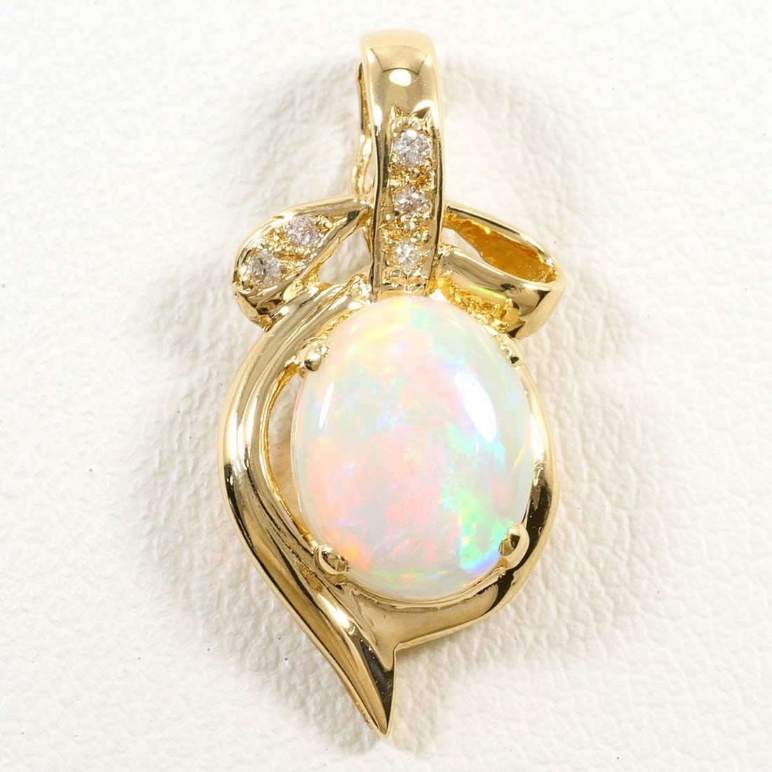 K14 14K Yellow Gold Pendant Top with Opal and Diamond (carat weight not specified). Total weight:: --- Catalog ---Category: SizeWeight: 1.8g / 0.06oz.Pendant Size: 24mm x 11mm / 0.94'' x 0.43''Category: DesignColor: Yellow goldMetal: GoldStone: Diamond, OpalGender: WomenMaterial: Yellow gold (14K)M
