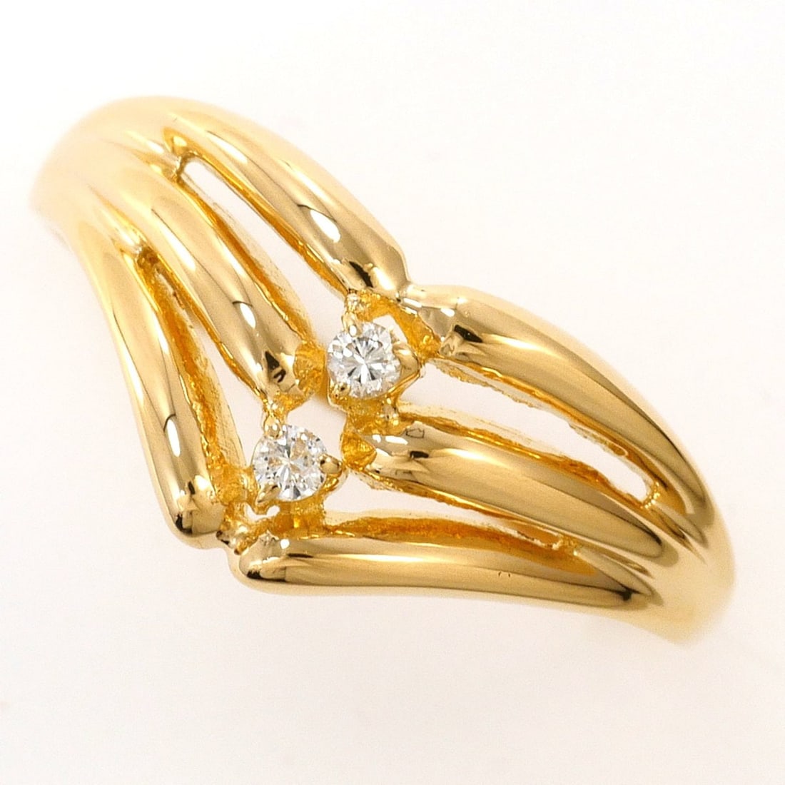 18K (18-karat) yellow gold ring with diamond (carat weight not stamped), total 1.8g, jewelry.: --- Catalog ---Category: SizeWidth: 8mm / 0.31''Weight: 1.8g / 0.06oz.JP Size: 9US Size: 5Category: DesignType: Band ringColor: Yellow goldMetal: GoldStone: DiamondGender: WomenMaterial: Yellow gold (