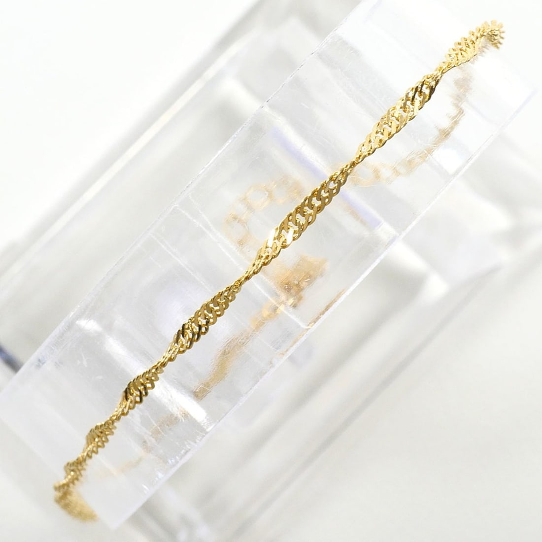 18K (18-karat) Yellow Gold Bracelet, Total Weight 1.5g, 25cm, Jewelry: --- Catalog ---Category: SizeLength: 25cm / 9.84''Weight: 1.5g / 0.05oz.Category: DesignType: Charm braceletColor: Yellow goldMetal: GoldGender: WomenMaterial: Yellow gold (18K)Metal Purity: 18KCatego