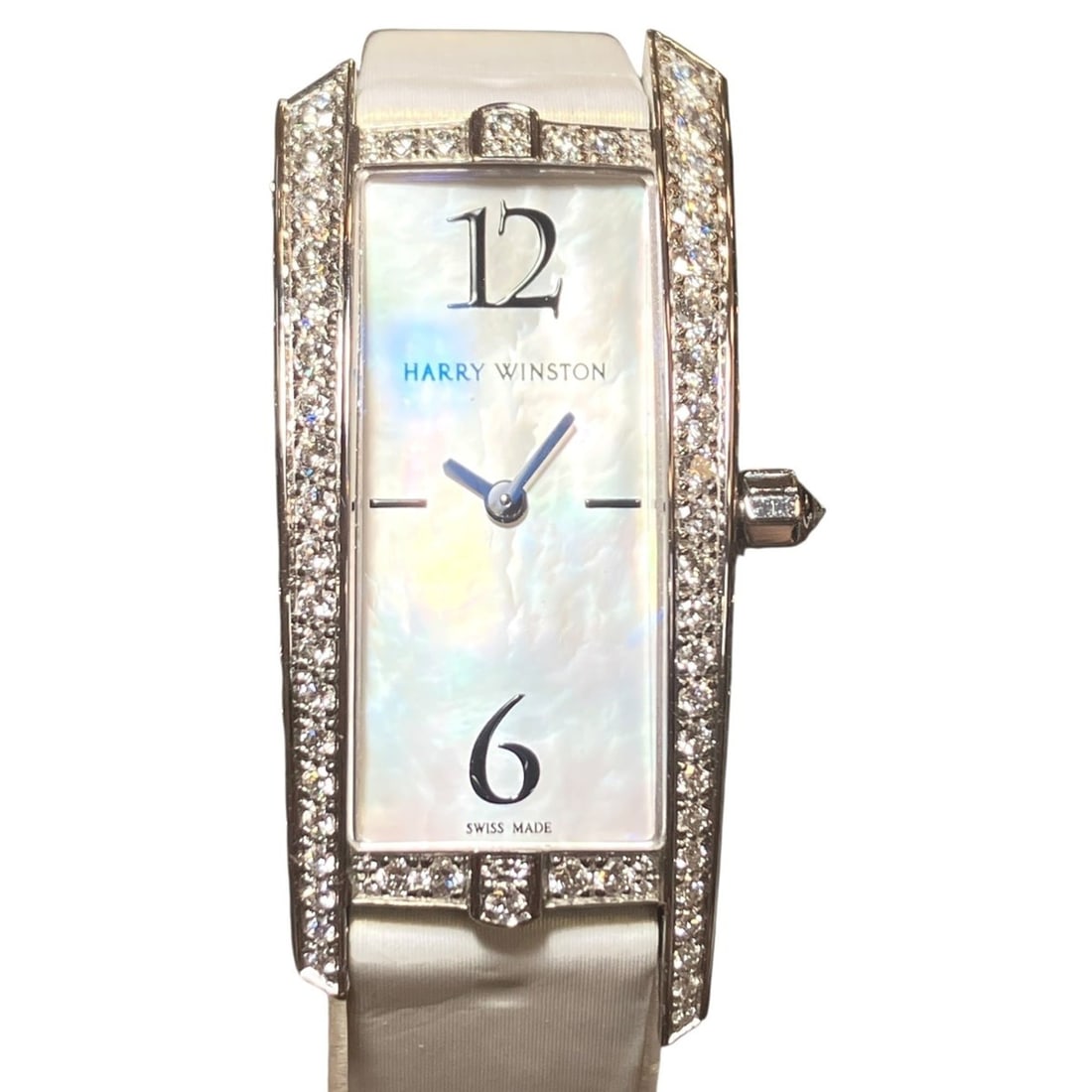Harry Winston Avenue Traffic Watch, 18K Gold Leather Strap, Quartz Movement, White Dial, Model: --- Catalog ---Category: SizeWrist Size: 15cm / 5.9''Case Diameter: 19.3mm / 0.76''Category: DesignType: WristwatchGender: WomenColor (Dial): WhiteMaterial (Band): Gold (18K), LeatherMaterial (Case): 